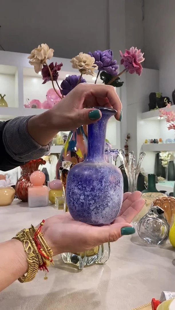 是**呀慕忆家手作琉璃花瓶