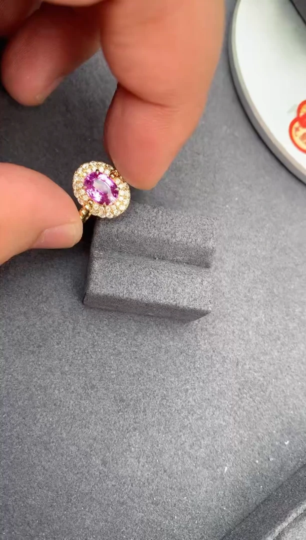 【闪购商品】彩色蓝宝石戒指18K金镶嵌1.5ct无烧粉蓝宝戒指