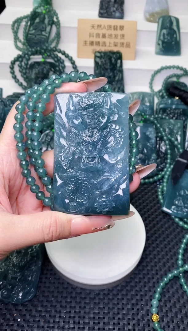 颈饰未镶嵌翡翠
