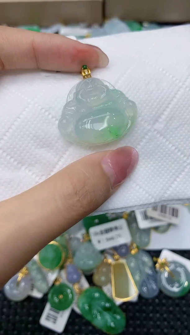 翡翠18K金镶嵌颈饰111111111