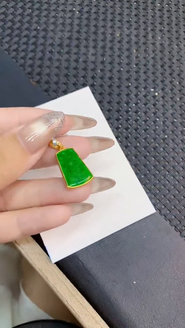 颈饰未镶嵌翡翠1