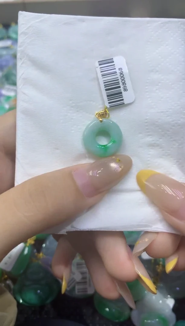 颈饰未镶嵌翡翠天然缅甸翡翠A货