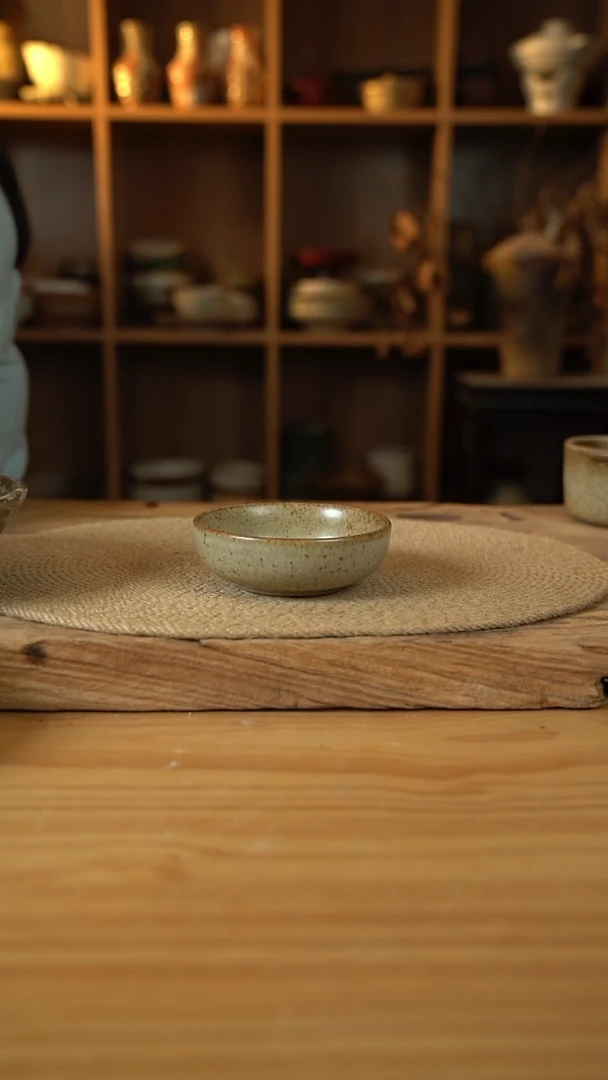 奶奶系列的大号蘸料碟1个