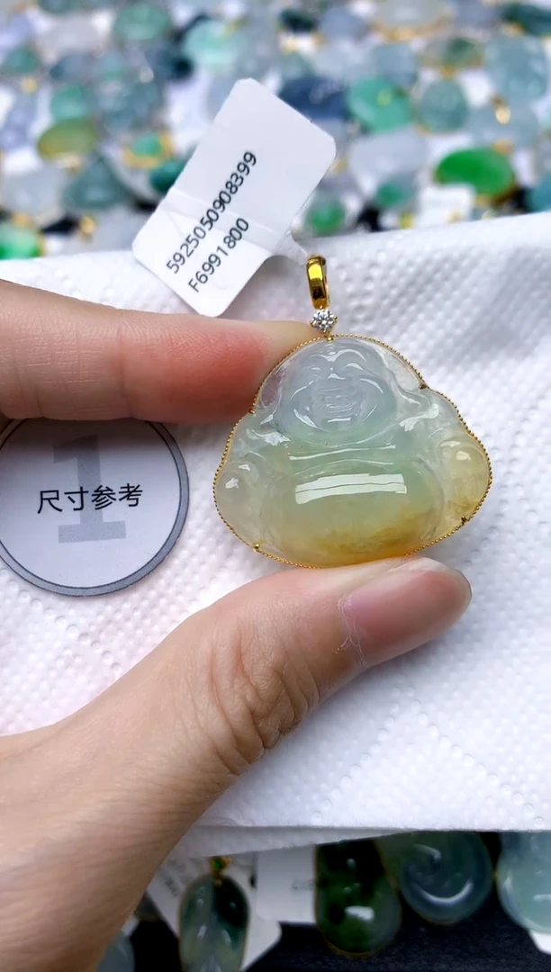 颈饰18K金镶嵌翡翠天然A货翡翠