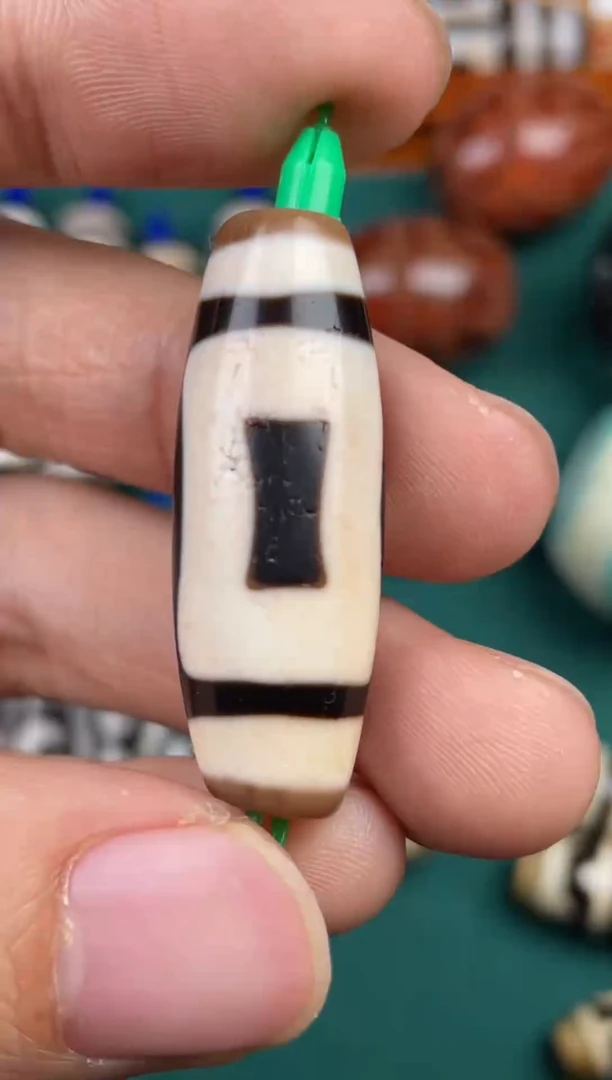 玛瑙/玉髓裸珠粗线！35.5*12.8mm 行运天地图腾天珠