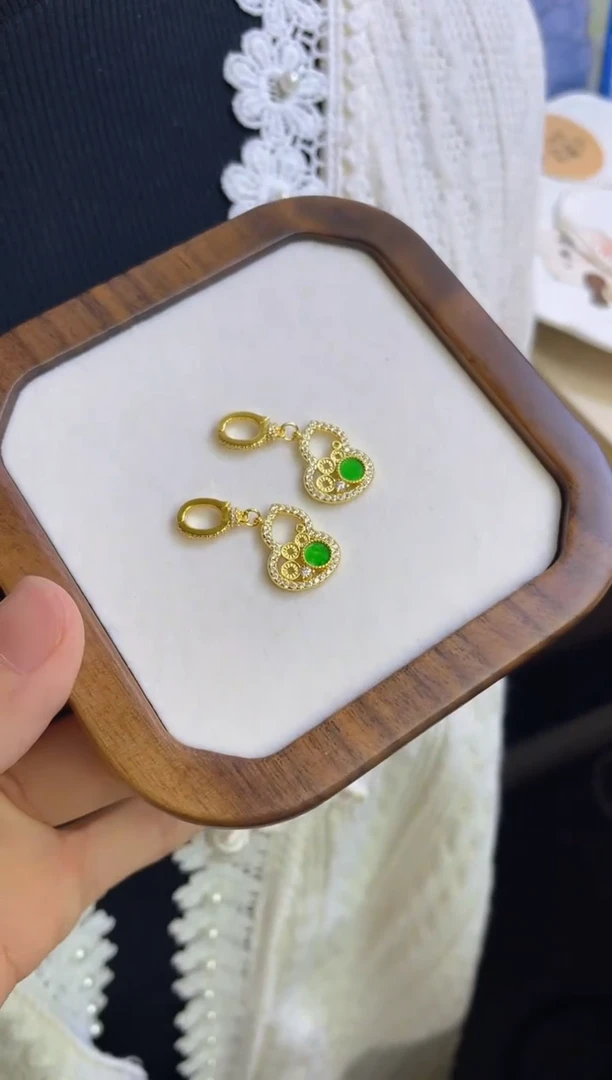 翡翠未镶嵌颈饰多样性发货 发其一