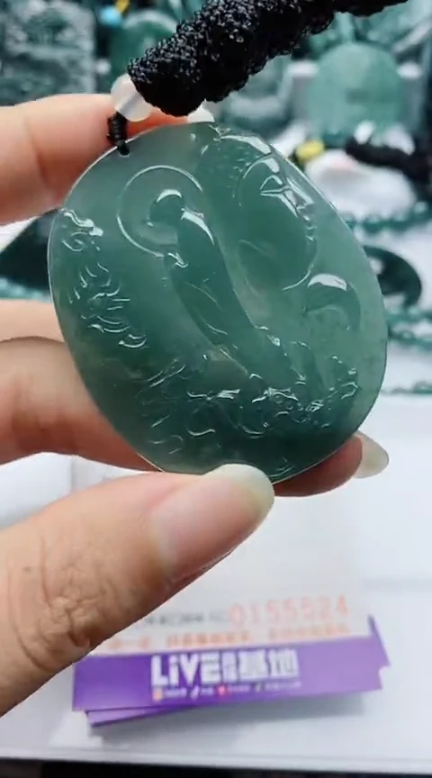 翡翠未镶嵌颈饰