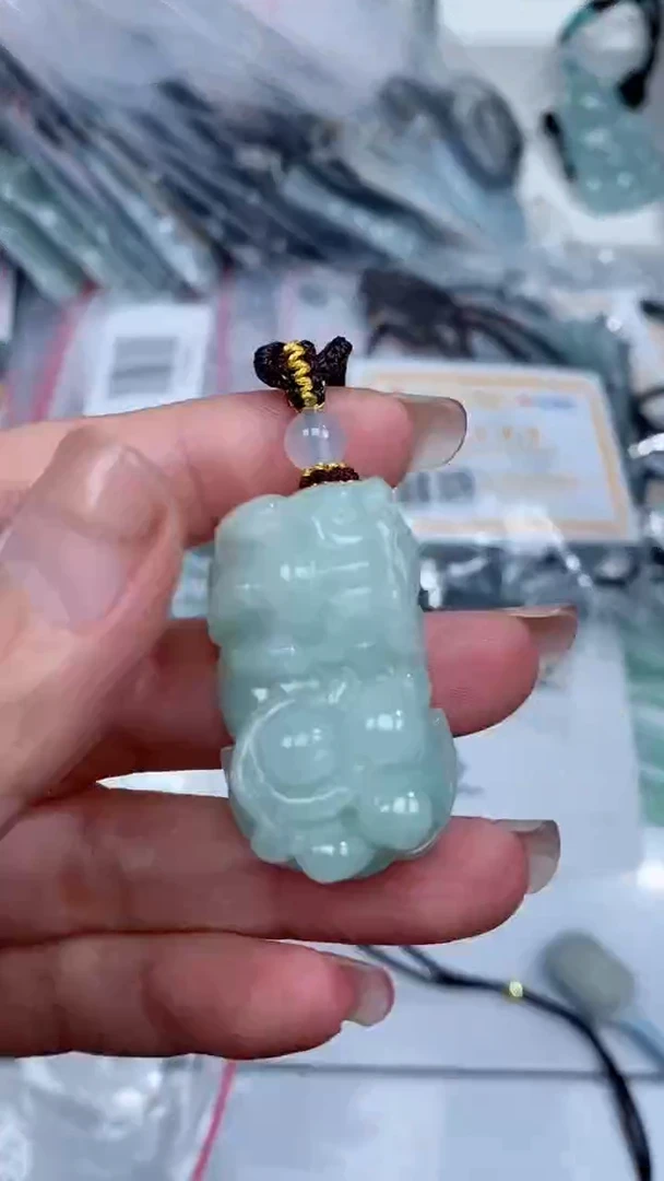 颈饰未镶嵌翡翠吊坠