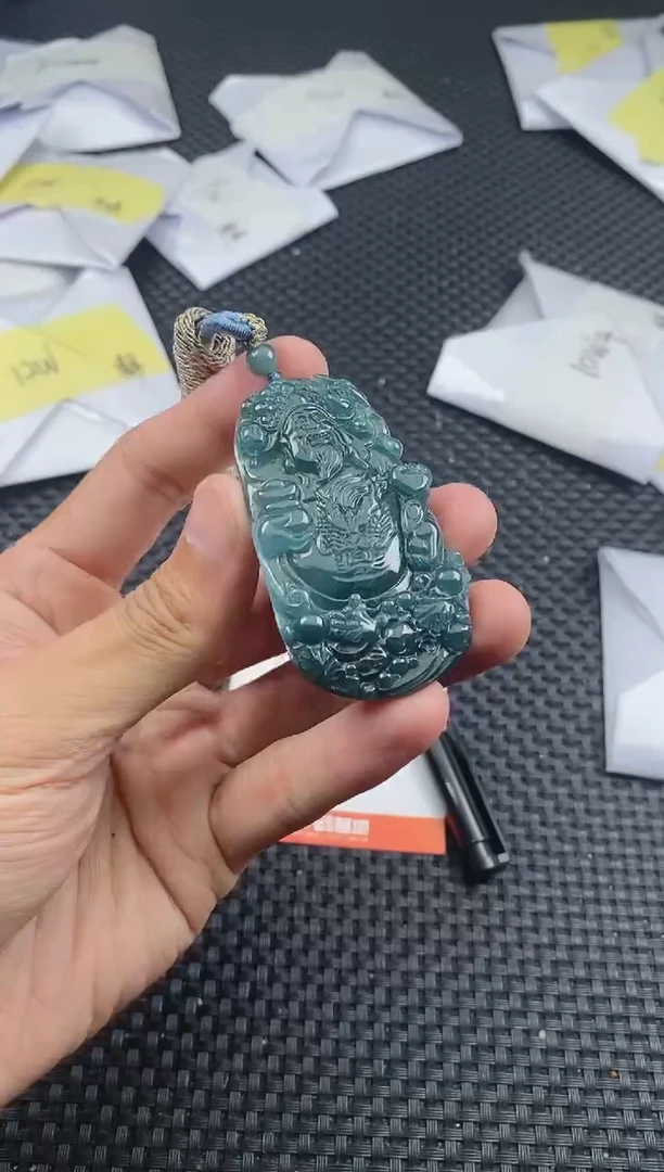 翡翠未镶嵌颈饰