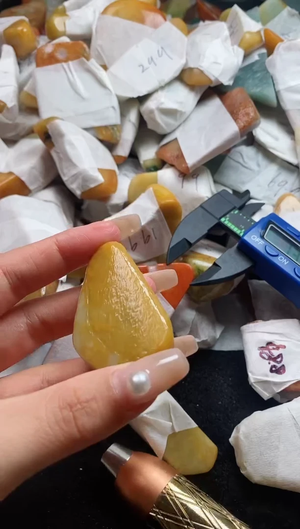 翡翠裸石翡翠挂件裸石