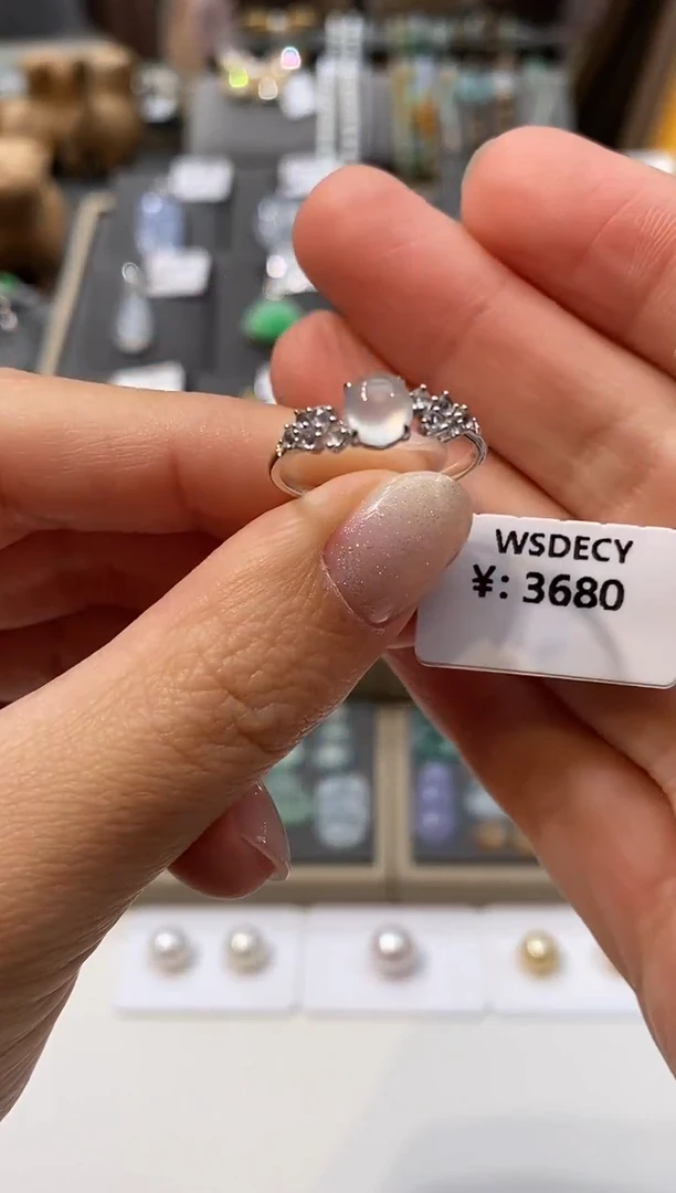 18K金镶嵌戒指翡翠戒指