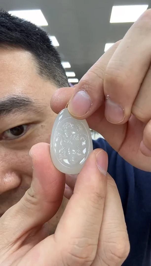 颈饰未镶嵌和田玉牛
