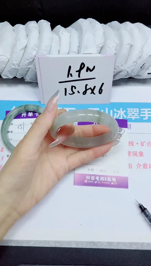 石英质玉手镯未镶嵌152.