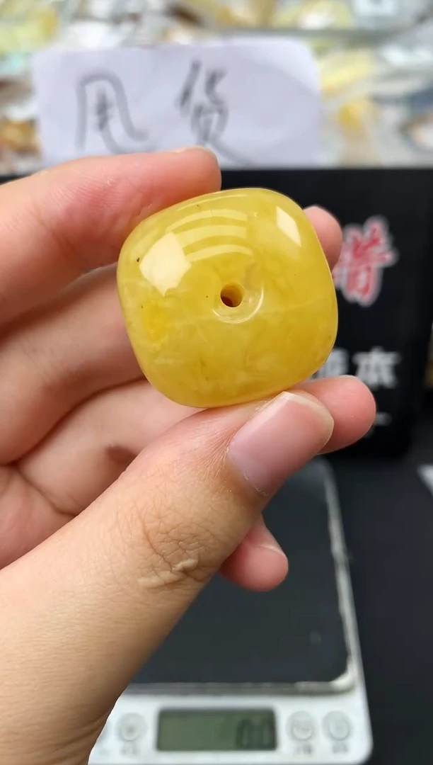 蜜蜡未镶嵌珠宝奇石77