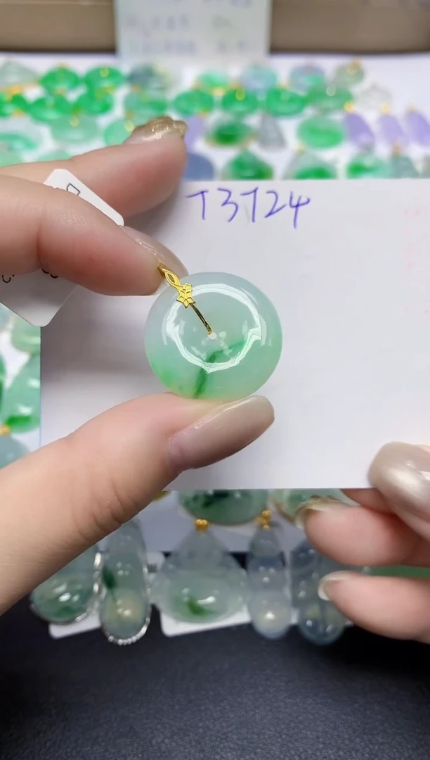 颈饰18K金镶嵌翡翠天然缅甸翡翠A货翡翠百元以上9元证书费自理