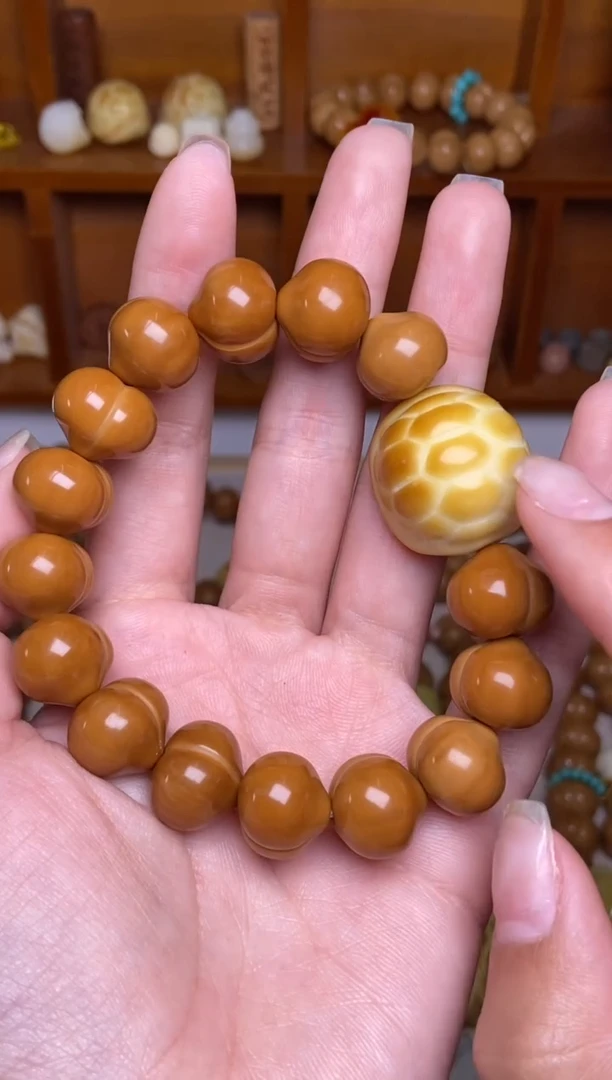 把件猴头核桃高定柯基屁桃＋富甲手串