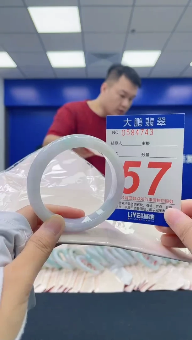 翡翠手镯未镶嵌AAAAAAAA