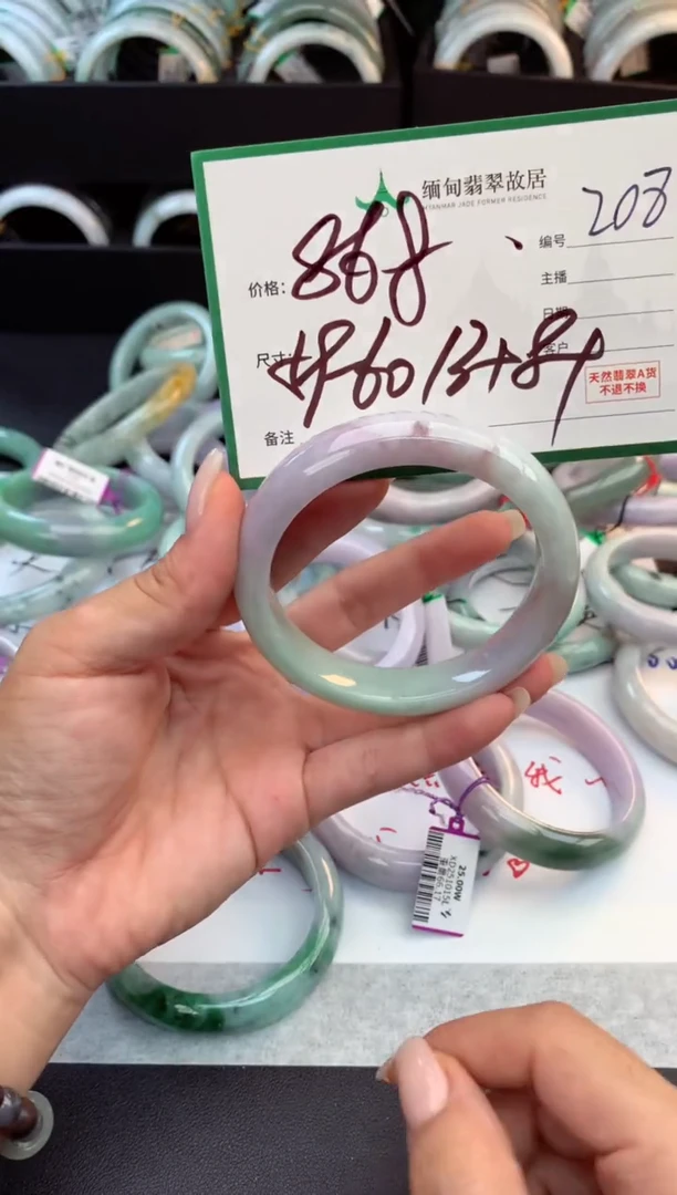 未镶嵌定制翡翠毛货需精细抛光+多人