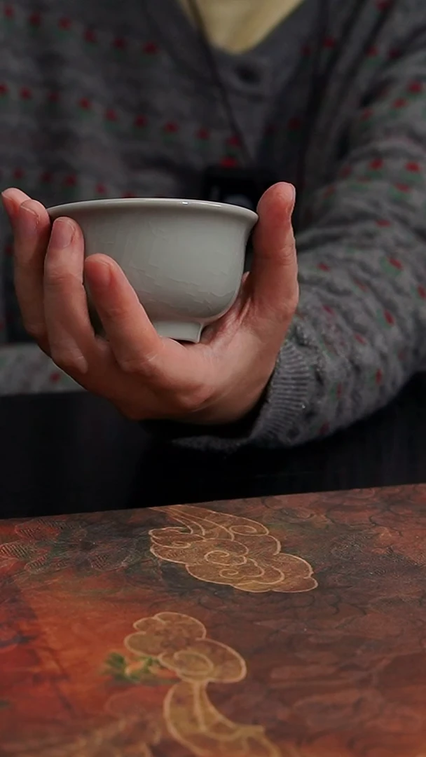 摆件纯手工清凉寺原矿釉月白釉压手杯