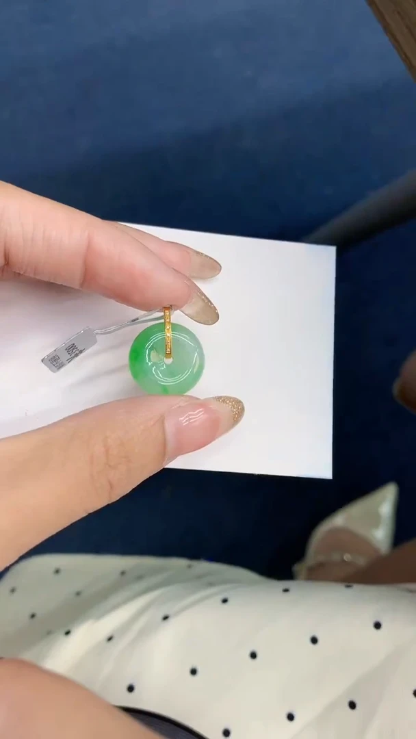 翡翠18K金镶嵌颈饰             8