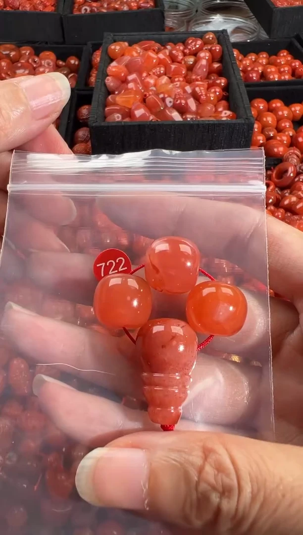 南红玛瑙未镶嵌颈饰1