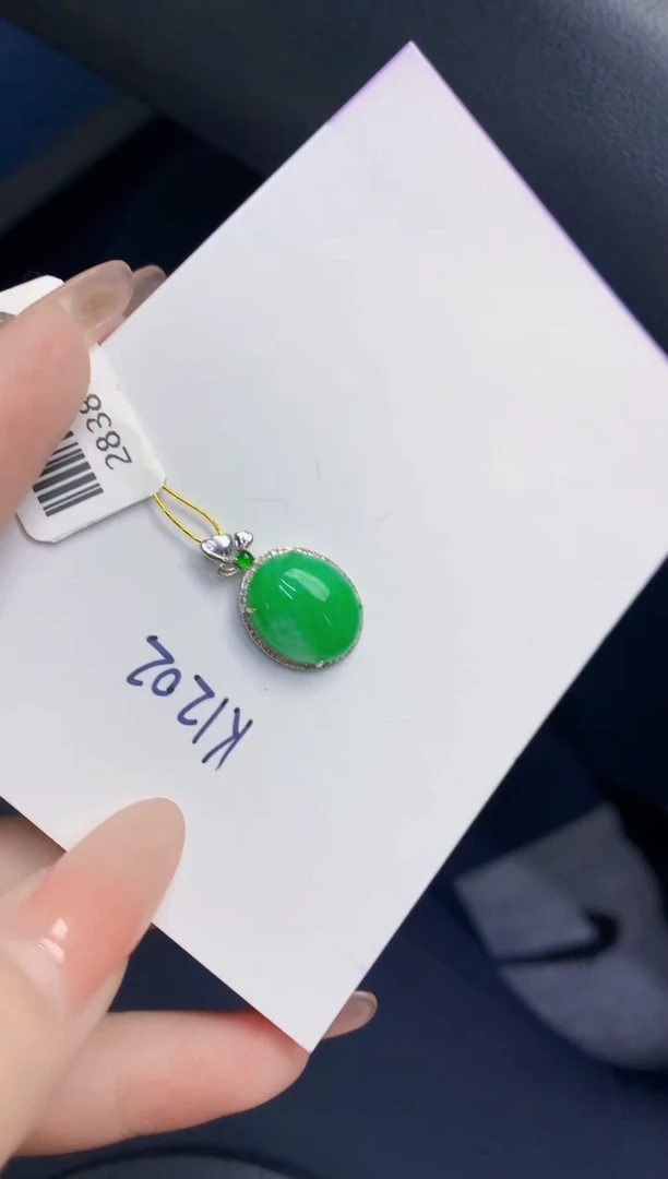 颈饰18K金镶嵌翡翠缅甸天然翡翠A货