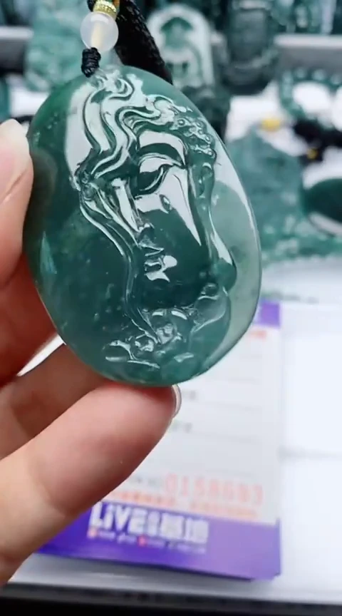 翡翠未镶嵌颈饰