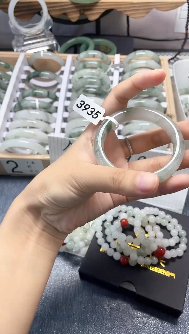 未镶嵌手镯石英质玉3935