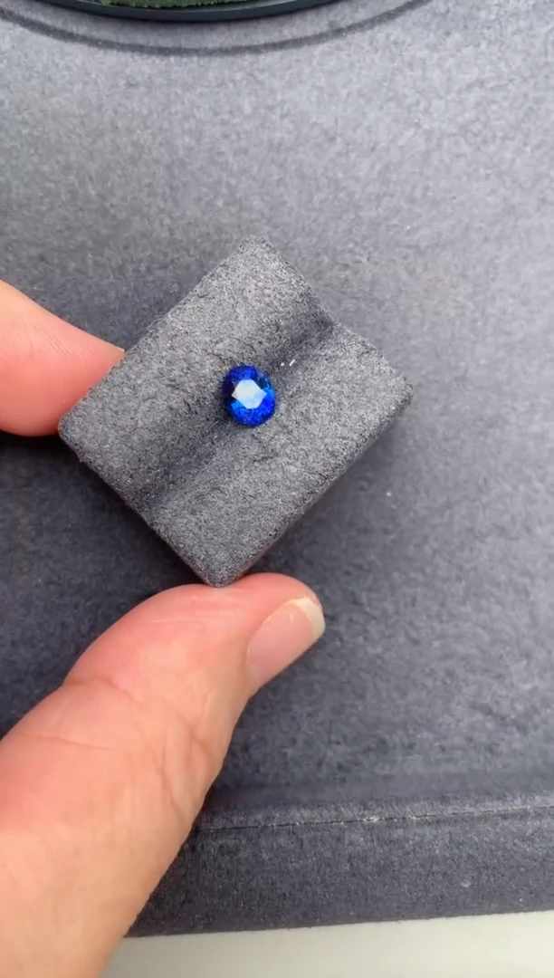 蓝宝石裸石未镶嵌1.1ct皇家蓝 BE