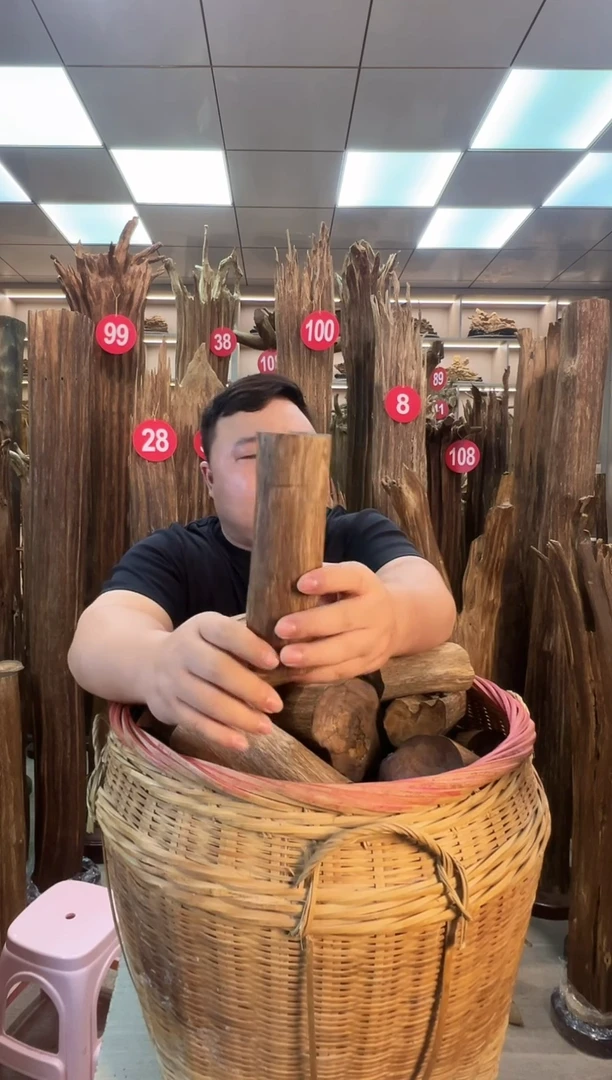 沉香碎屑沉香沉香原料摆件一百以上带底座