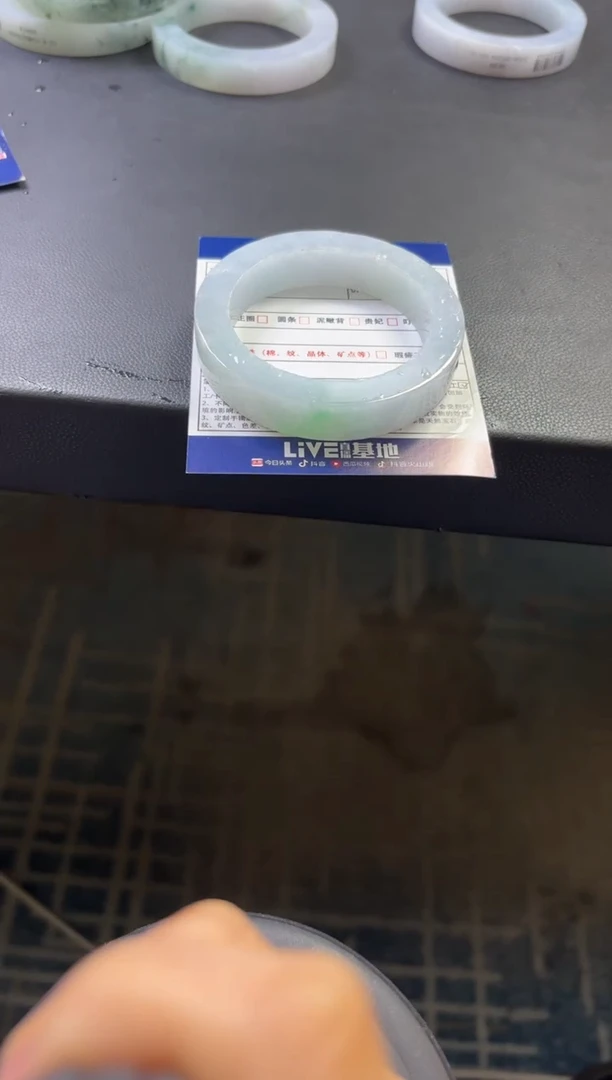 未镶嵌手镯定制翡翠?定制手镯不退不换