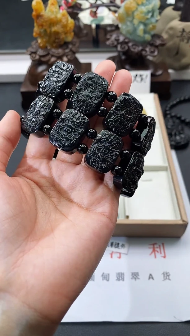 颈饰未镶嵌翡翠天然缅甸A货翡翠随机发一件