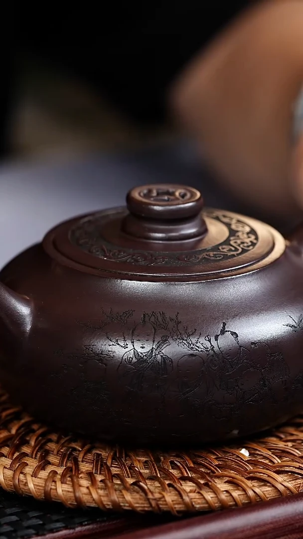 宜兴紫砂作品 铜钱扁韵