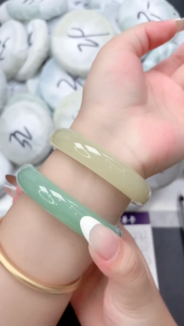 未镶嵌手镯石英质玉223-58.3