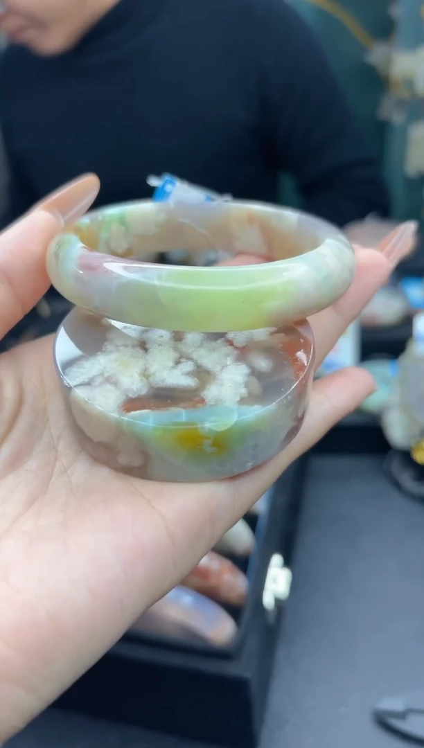 【闪购商品】石英质玉手镯未镶嵌696（61圈赠送镯心）