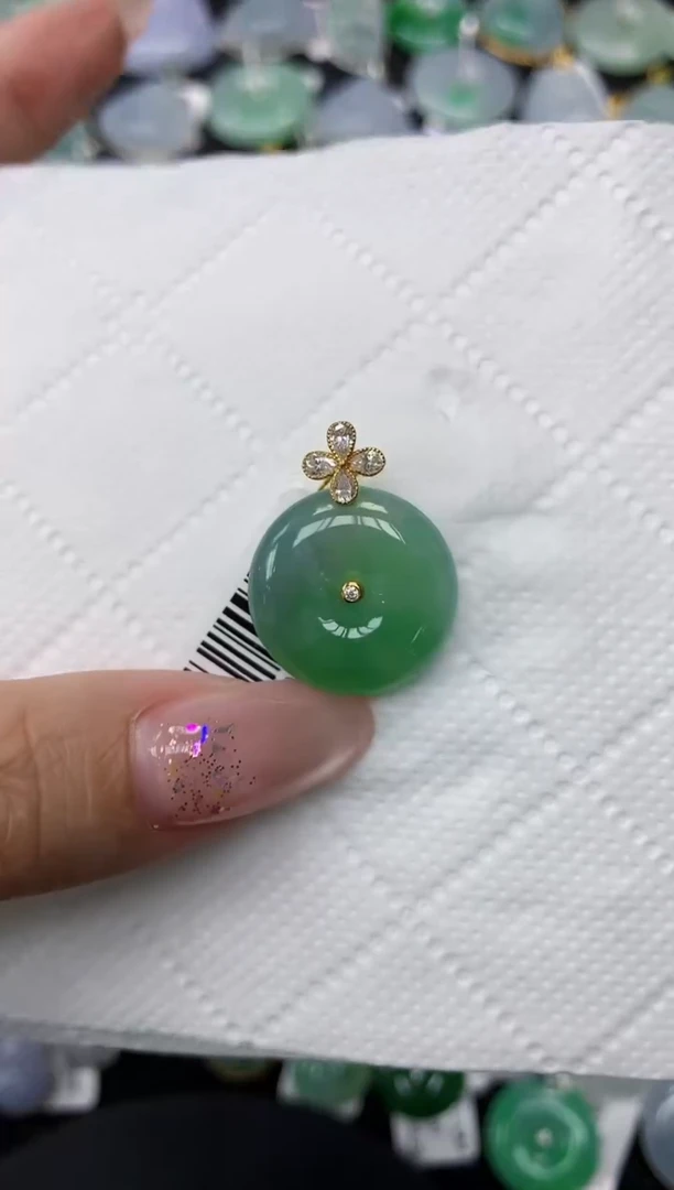 颈饰18K金镶嵌翡翠妞1111111111