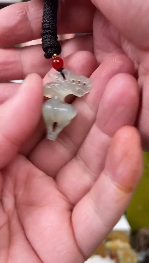 未镶嵌蛇纹石玉颈饰·