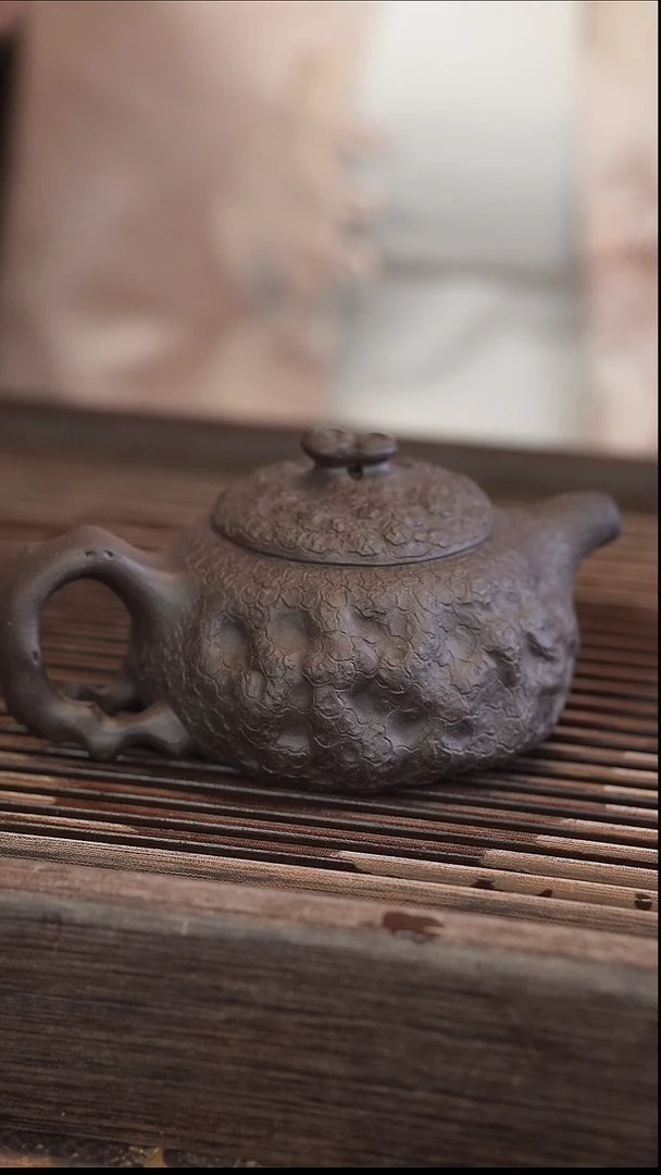 茶壶紫砂供春 黑金砂 170cc