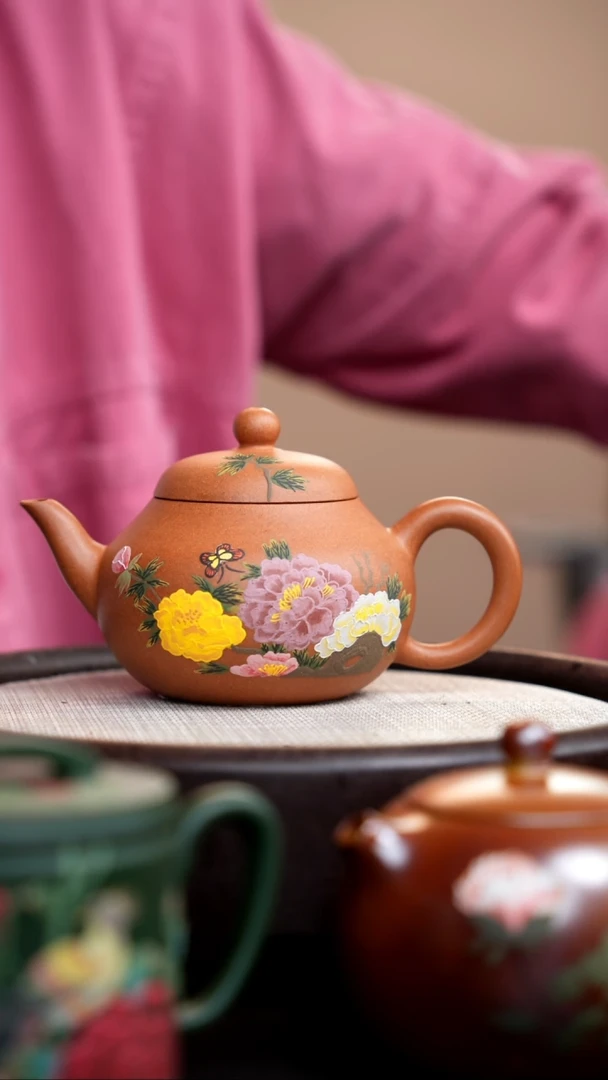 茶壶紫砂金砂段泥扁梨形泥绘三花