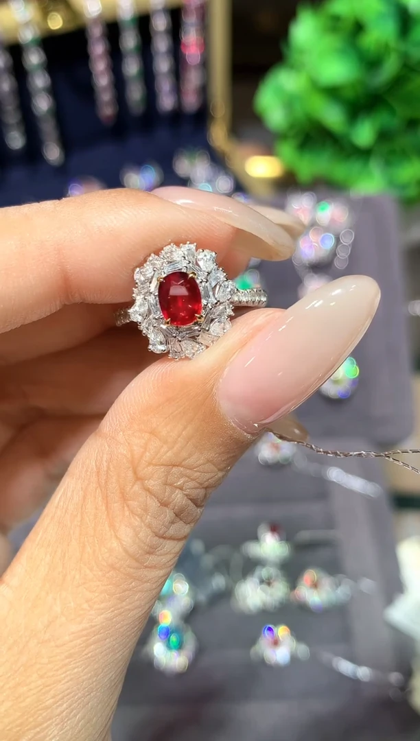 18K金镶嵌戒指红宝石0.72ct