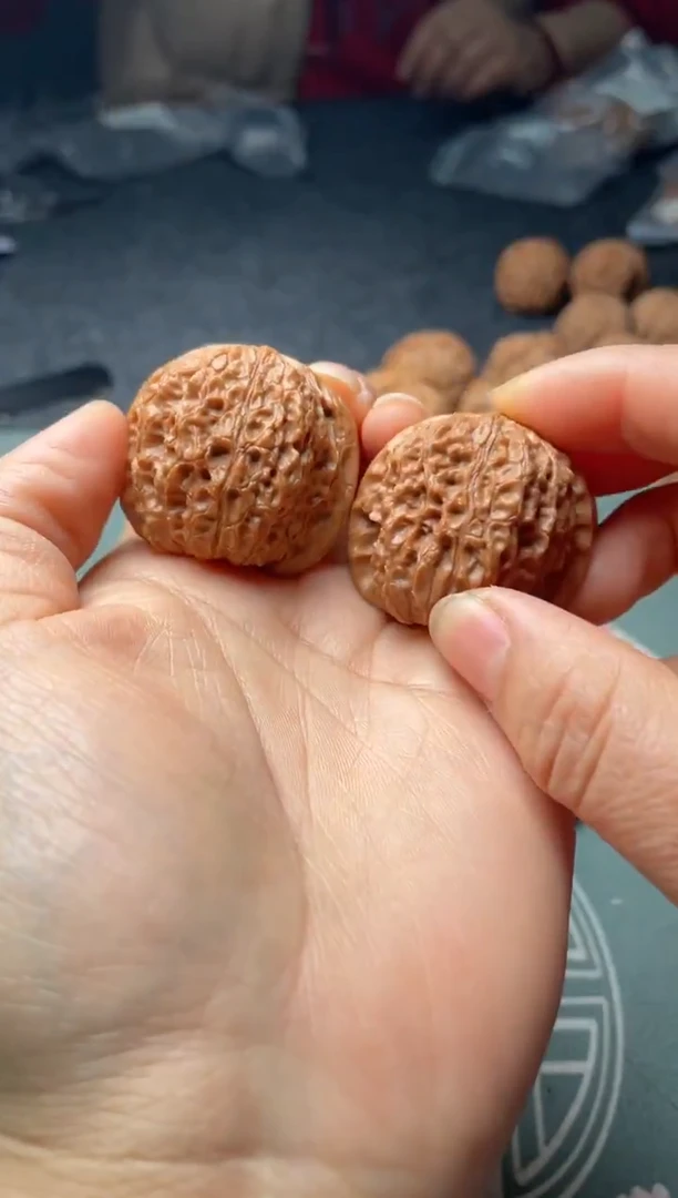 把件文玩核桃w257  血麒麟 37尺