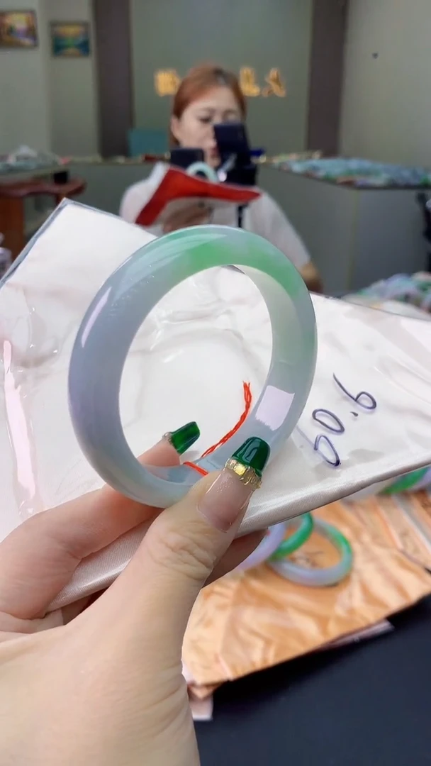 翡翠手镯未镶嵌0952460376