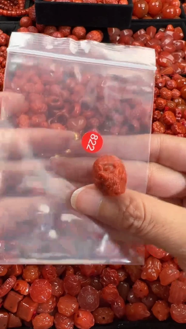 南红玛瑙未镶嵌颈饰1