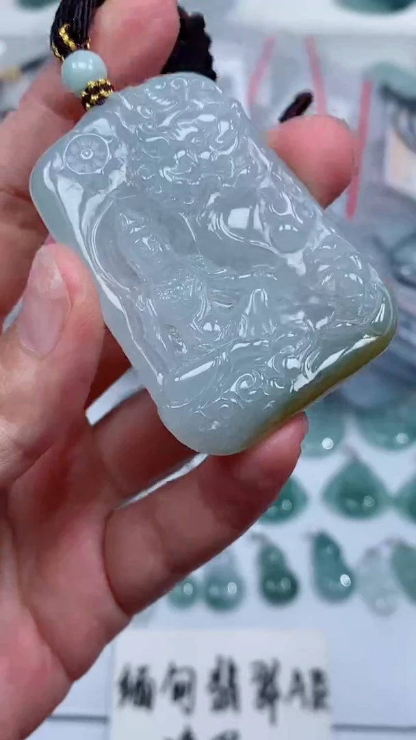 颈饰未镶嵌翡翠吊坠