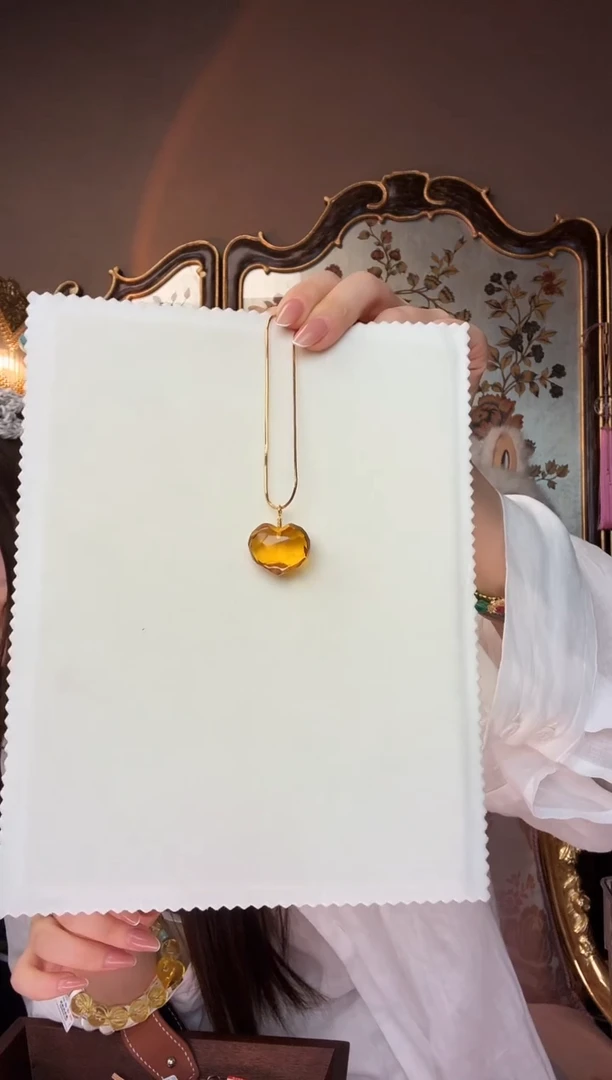 未镶嵌颈饰琥珀金珀爱心吊坠006