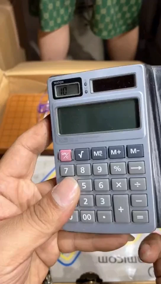 8新我****6  697中古商品，瑕疵品，不保好坏。