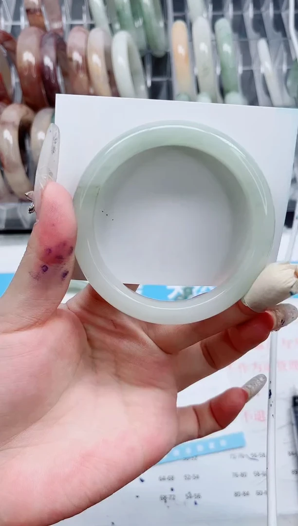 【闪购商品】石英质玉手镯未镶嵌A299-58.4