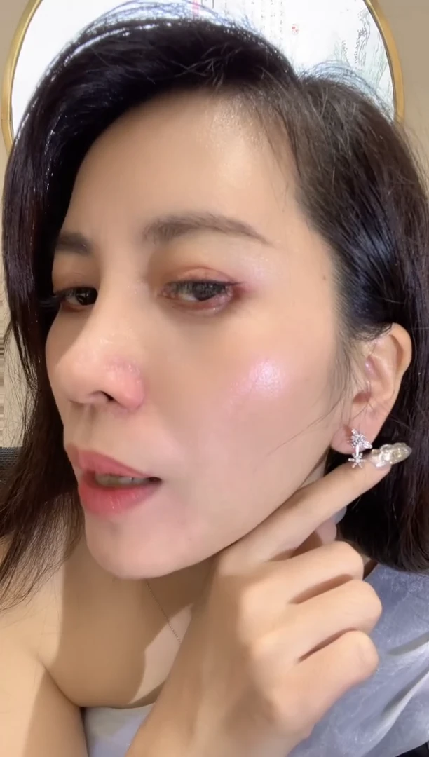 18K金镶嵌耳饰钻石耳饰一对YT