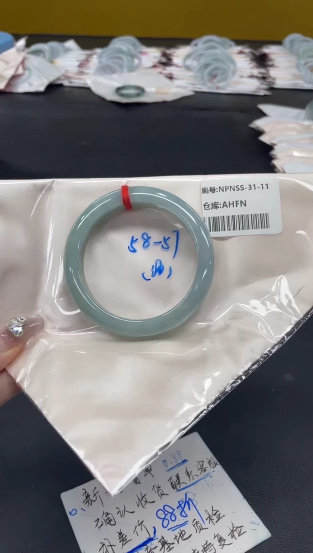 未镶嵌手镯翡翠翡翠手镯