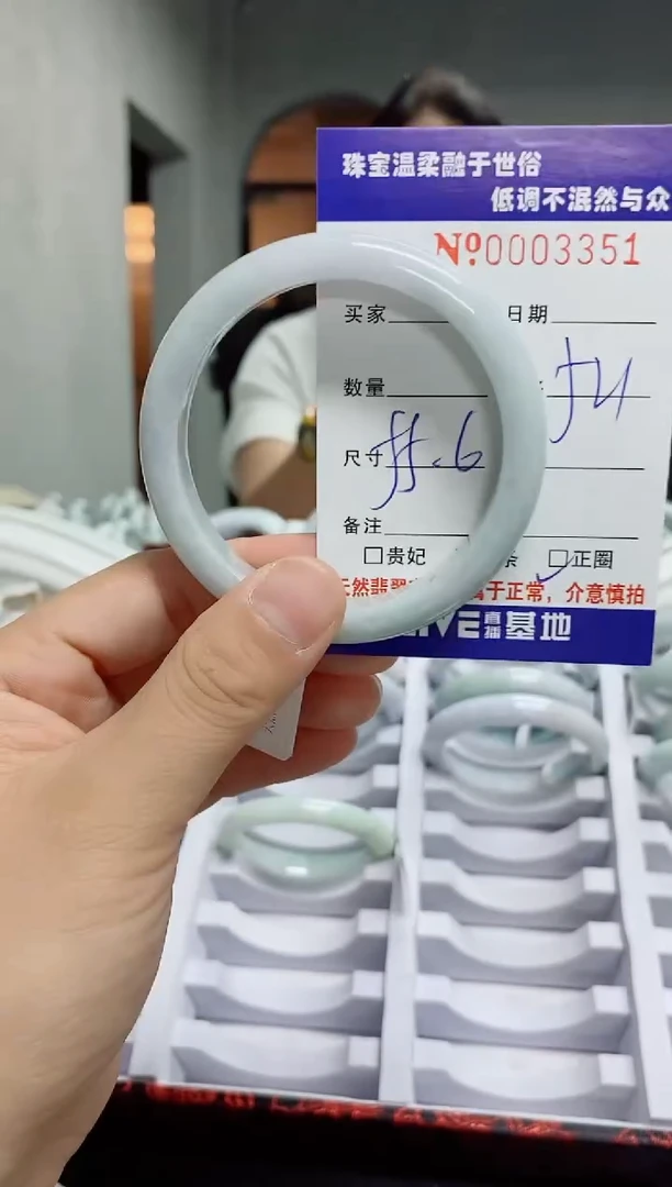 翡翠手镯未镶嵌天然翡翠A货